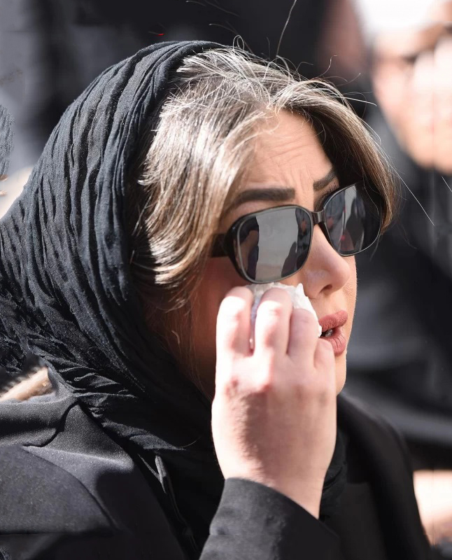 مراسم ختم رضا داوودنژاد با حضور هنرمندان 10 مراسم ختم رضا داوودنژاد با حضور هنرمندان