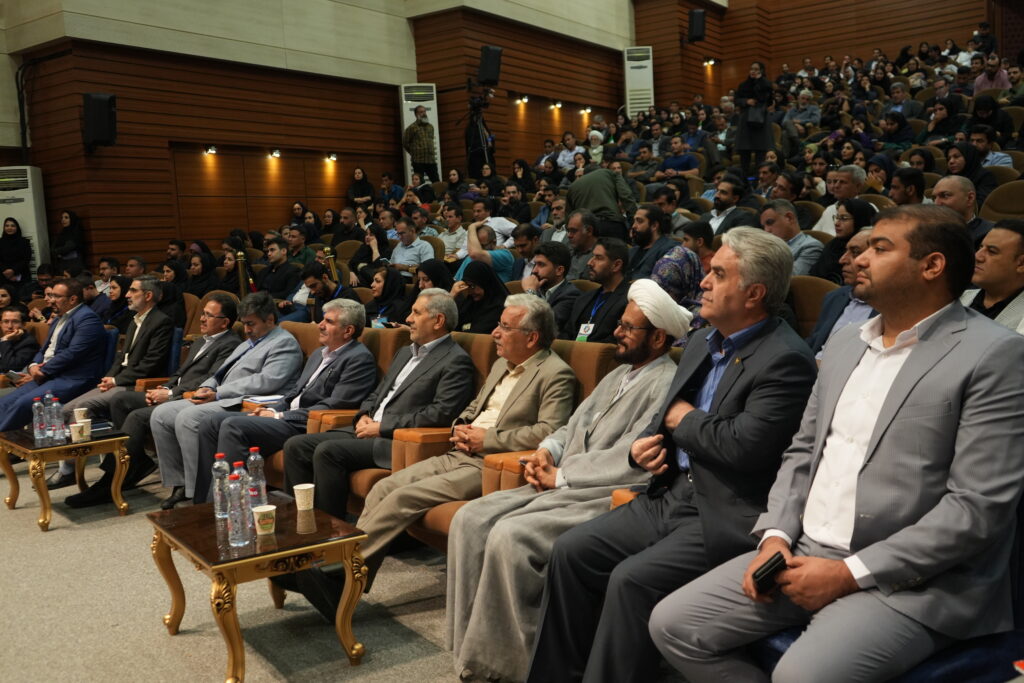 از دانشجویان برگزیده هفتمین جشنواره درون دانشگاهی رویش تجلیل شد 1 از دانشجویان برگزیده هفتمین جشنواره درون دانشگاهی رویش تجلیل شد