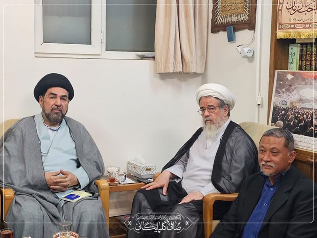 حضور رئیس مجمع علمای شیعه هند و رهبر شیعیان مالزی در بیت مرجع ولائی آیت الله صافی گلپایگانی(قدس سره) 2 حضور رئیس مجمع علمای شیعه هند و رهبر شیعیان مالزی در بیت مرجع ولائی آیت الله صافی گلپایگانی(قدس سره)