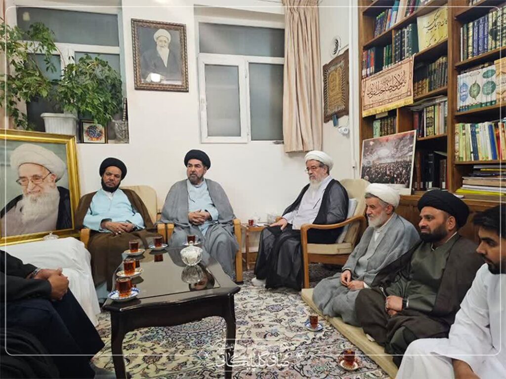 حضور رئیس مجمع علمای شیعه هند و رهبر شیعیان مالزی در بیت مرجع ولائی آیت الله صافی گلپایگانی(قدس سره) 3 حضور رئیس مجمع علمای شیعه هند و رهبر شیعیان مالزی در بیت مرجع ولائی آیت الله صافی گلپایگانی(قدس سره)