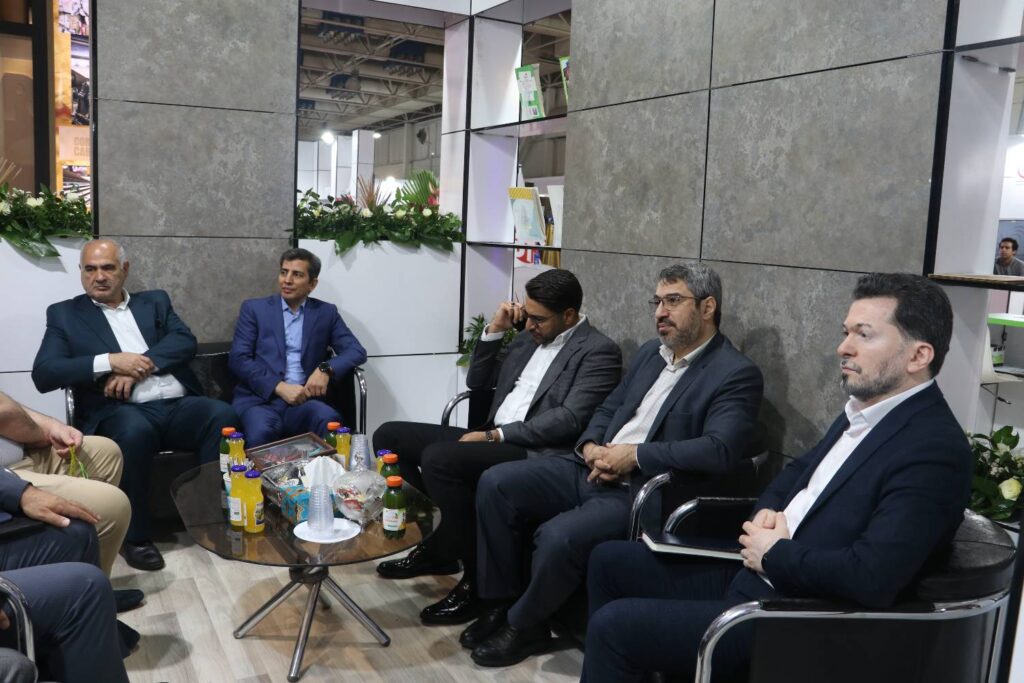 اعضا هیات مدیره هلدینگ آینده پویا از هشتمین نمایشگاه تخصصی بینالمللی کاغذ بازدید کردند 2 اعضا هیات مدیره هلدینگ آینده پویا از هشتمین نمایشگاه تخصصی بینالمللی کاغذ بازدید کردند