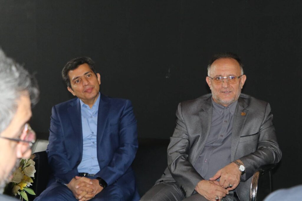 اعضا هیات مدیره هلدینگ آینده پویا از هشتمین نمایشگاه تخصصی بینالمللی کاغذ بازدید کردند 5 اعضا هیات مدیره هلدینگ آینده پویا از هشتمین نمایشگاه تخصصی بینالمللی کاغذ بازدید کردند