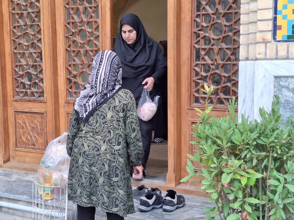 سالمندان گرگانی در جشن میلاد امام حسن عسکری(ع) صاحب ۵۰۰ بسته معیشتی شدند 2 سالمندان گرگانی در جشن میلاد امام حسن عسکری(ع) صاحب ۵۰۰ بسته معیشتی شدند