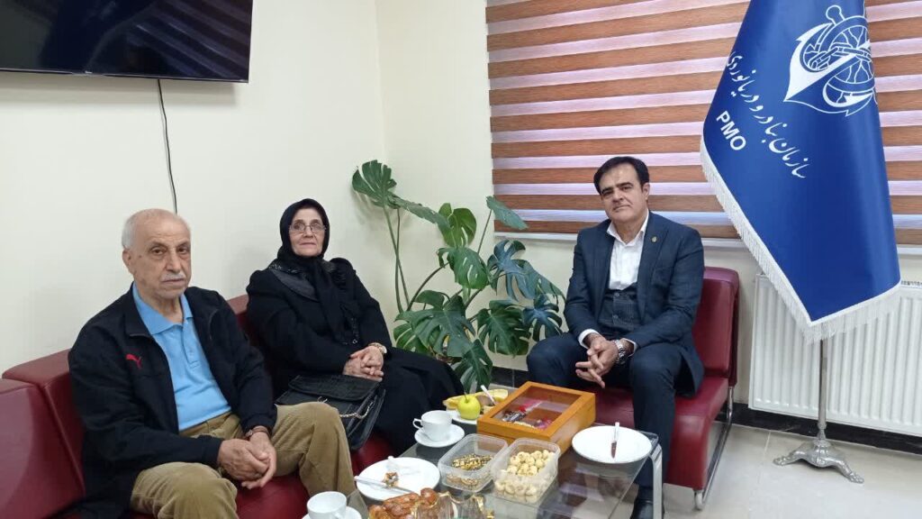 دیدار دوباره دانشآموز دیروز و معلمانش بعد از ۴۲ سال در گرگان 2 دیدار دوباره دانشآموز دیروز و معلمانش بعد از ۴۲ سال در گرگان